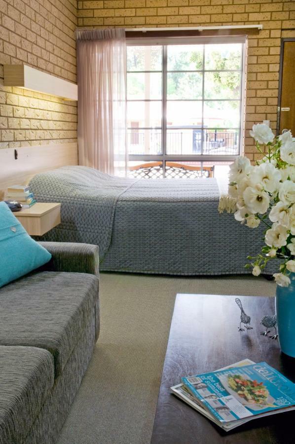 Ovens Valley Motor Inn 브라이트 외부 사진